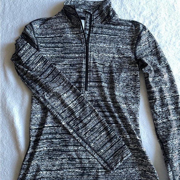 Nike Pro half zip for cold weather - dri-fit - ladies fitted cut size Small - Picture 4 of 4